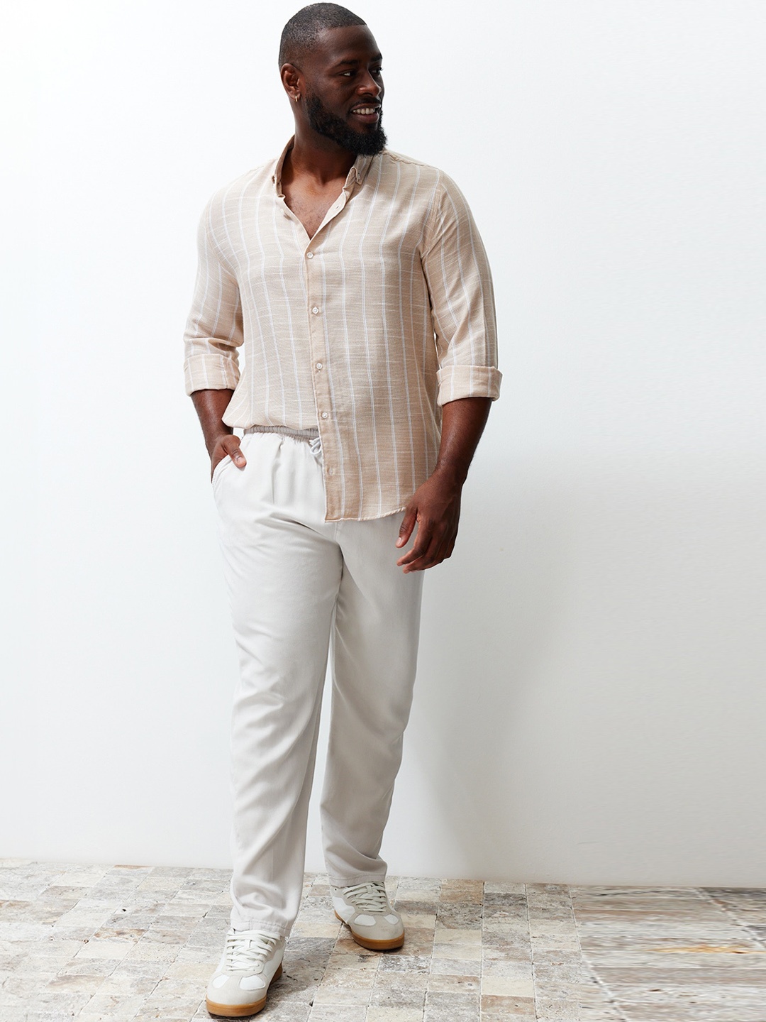

Trendyol Men Mid-Rise Lyocell Trousers, White