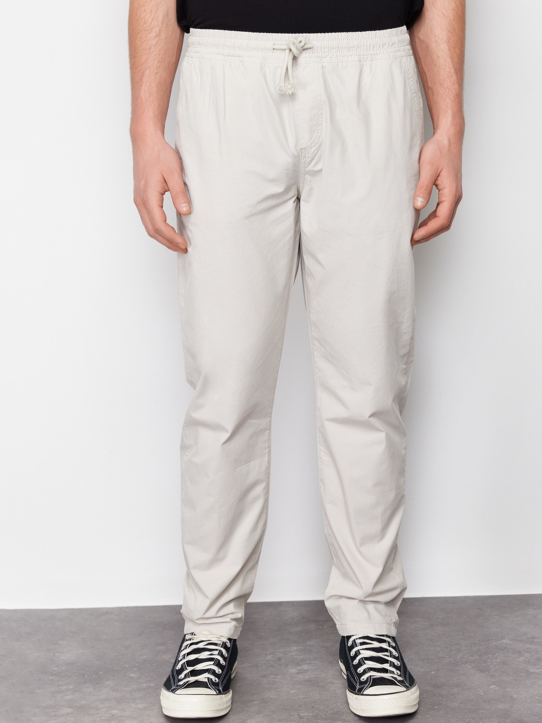 

Trendyol Men Mid-Rise Regular Fit Trousers, Na