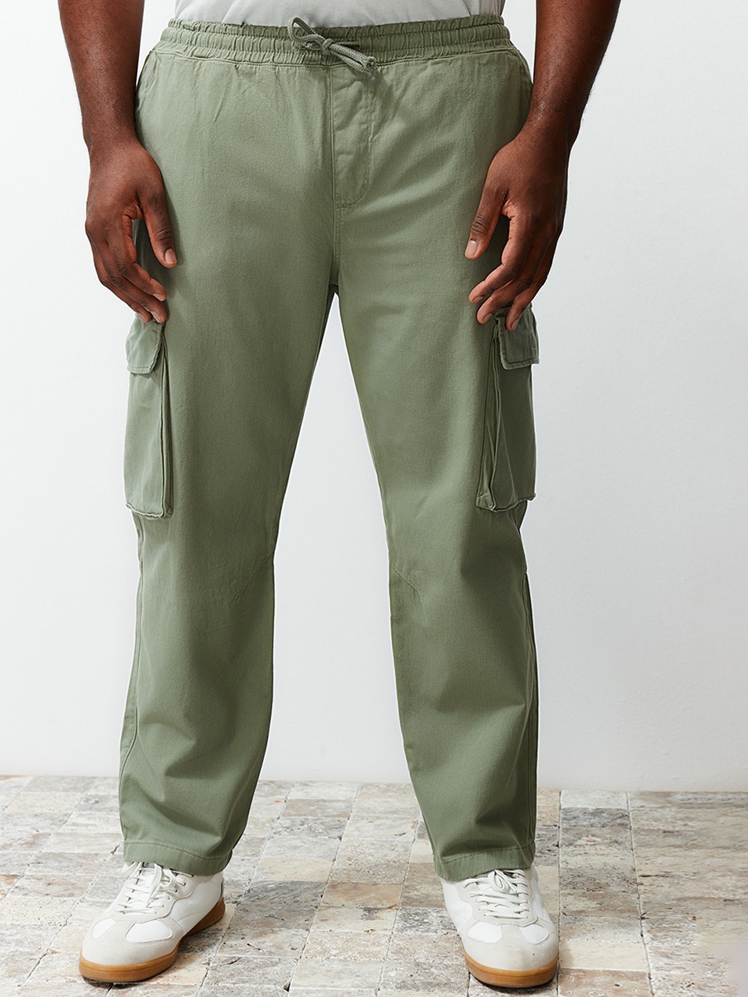 

Trendyol Men Mid Rise Regular Fit Cargo Trouser, Green