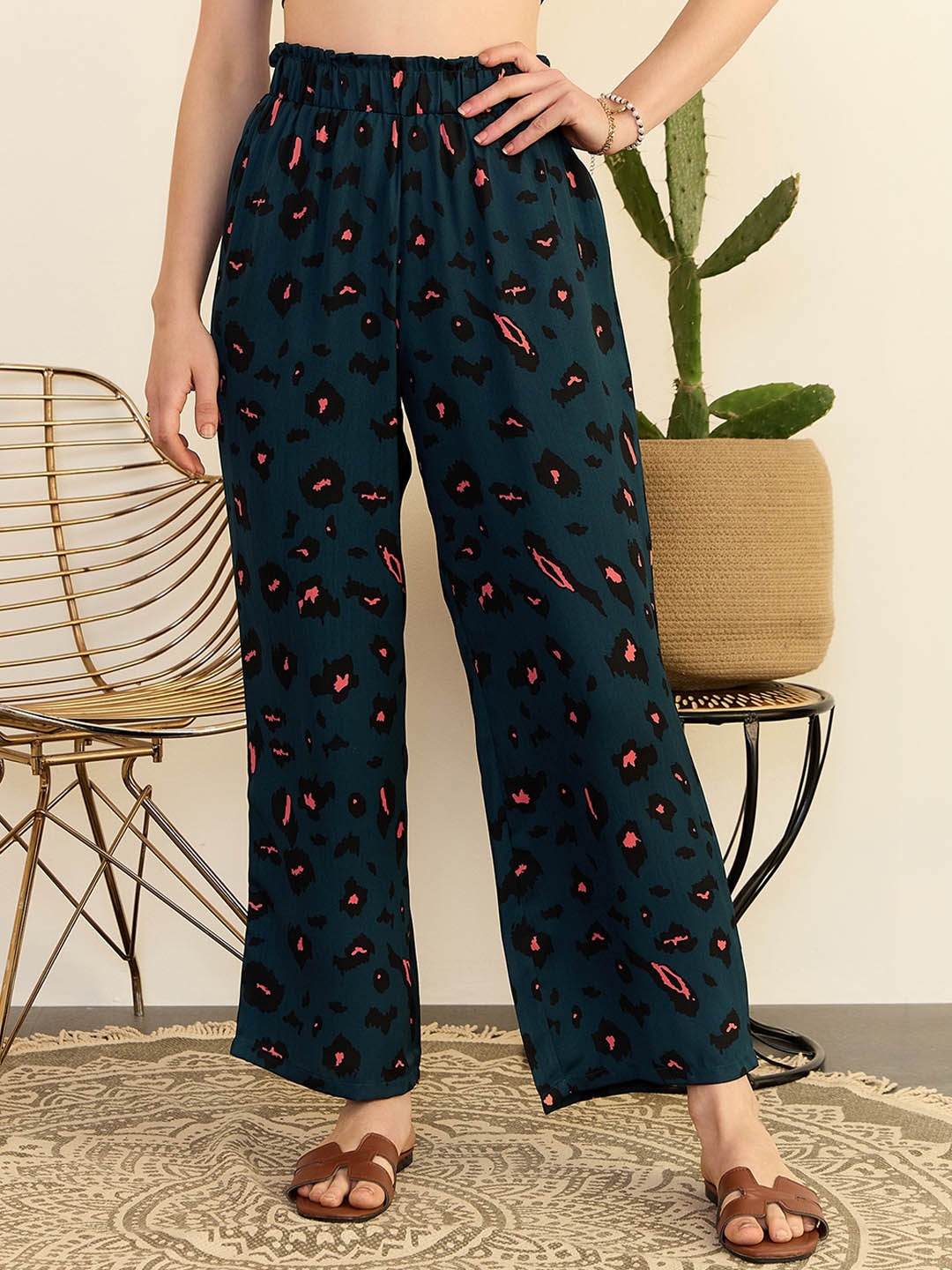 

Berrylush Women Floral Printed High-Rise Parallel Trouser, Green