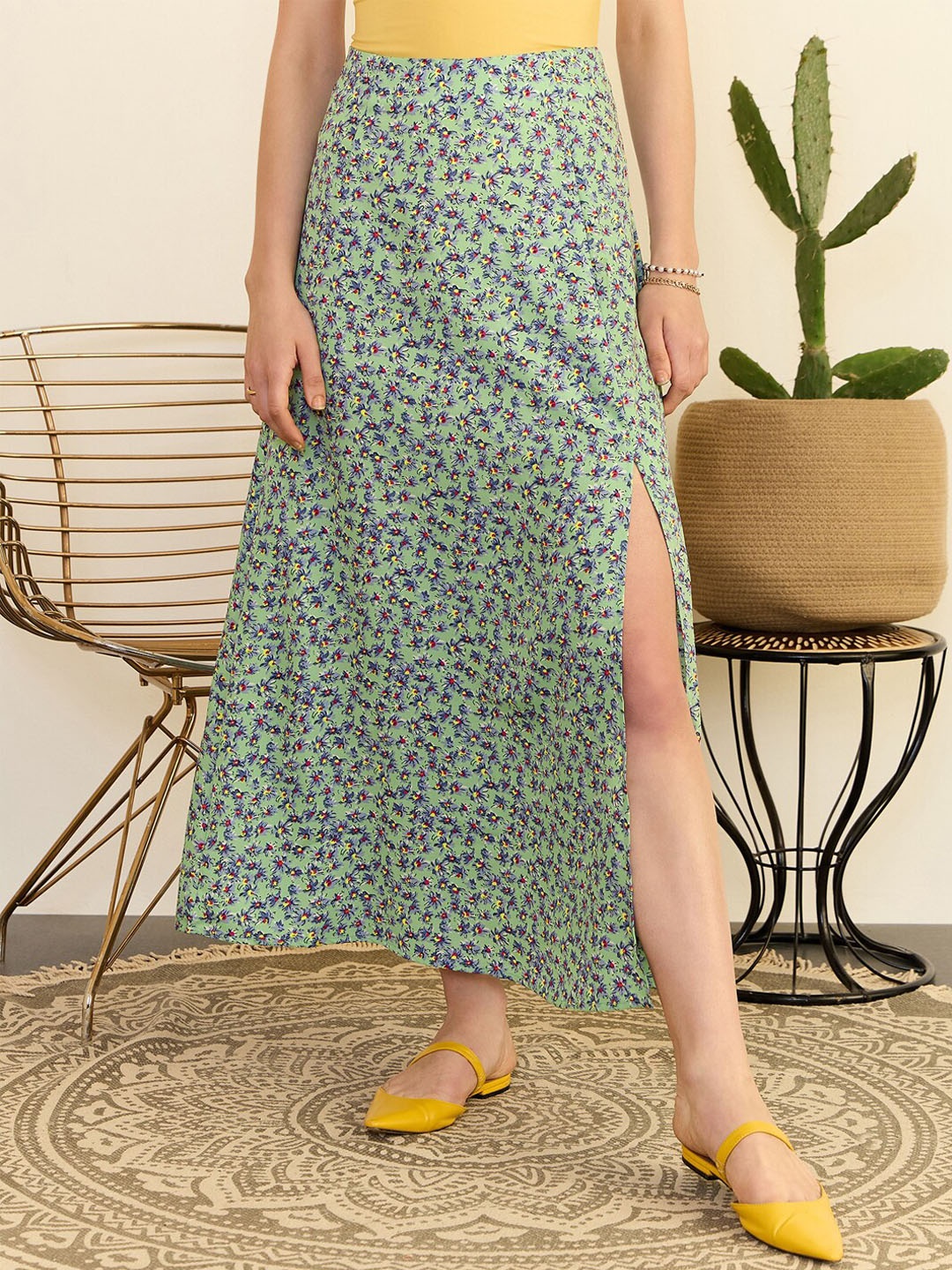 

Berrylush Green Floral Printed High Rise A-Line Maxi Skirt