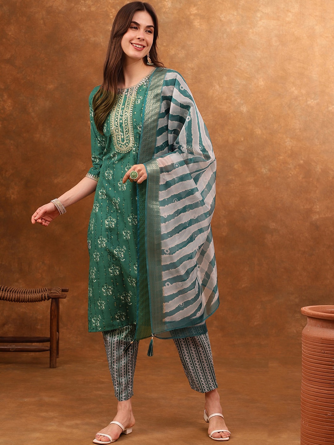 

J Turritopsis Floral Printed Straight Thread Work Kurta With Trousers & Dupatta, Teal