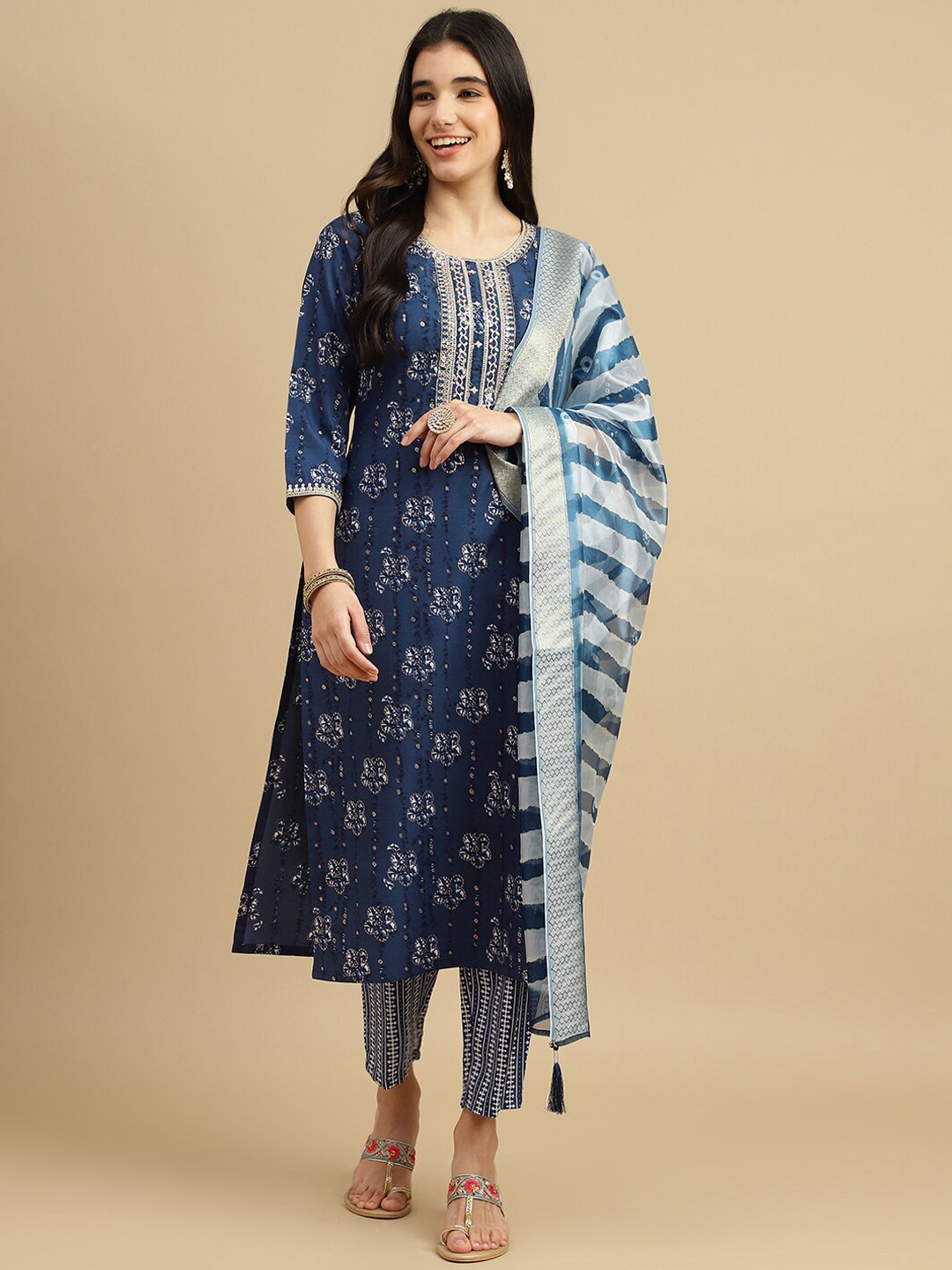 

J Turritopsis Floral Printed Straight Thread Work Kurta With Trousers & Dupatta, Blue