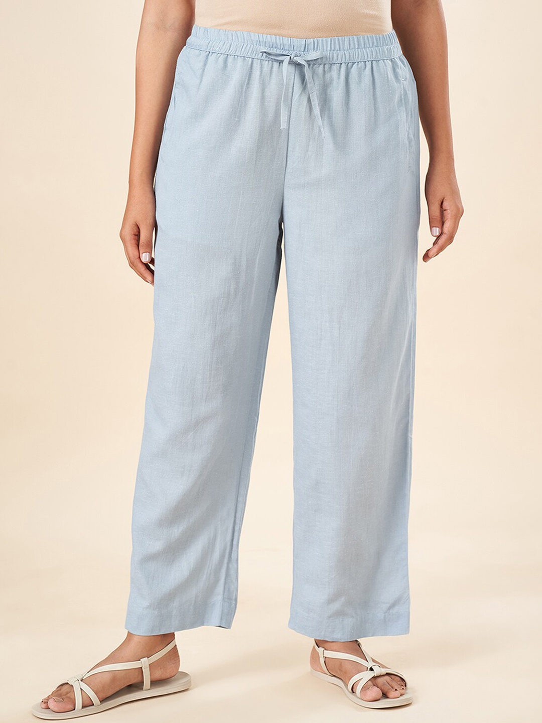 

AKKRITI BY PANTALOONS Women Mid-Rise Crop Trouser, Silver