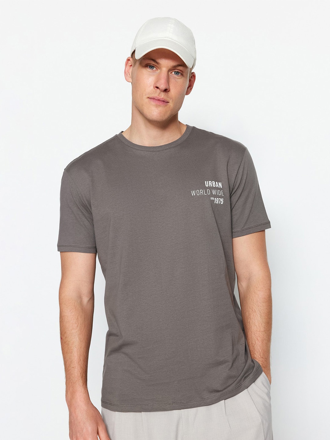 

Trendyol Round Neck Short Sleeves Regular Fit Cotton T-shirt, Grey