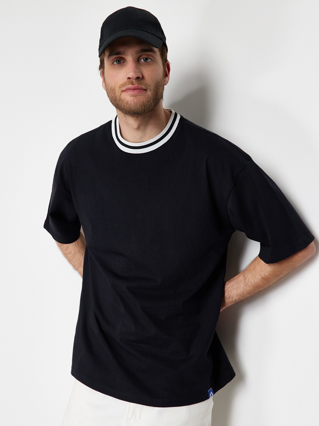 

Trendyol Round Neck Short Sleeves Cotton Baggy T-shirt, Black
