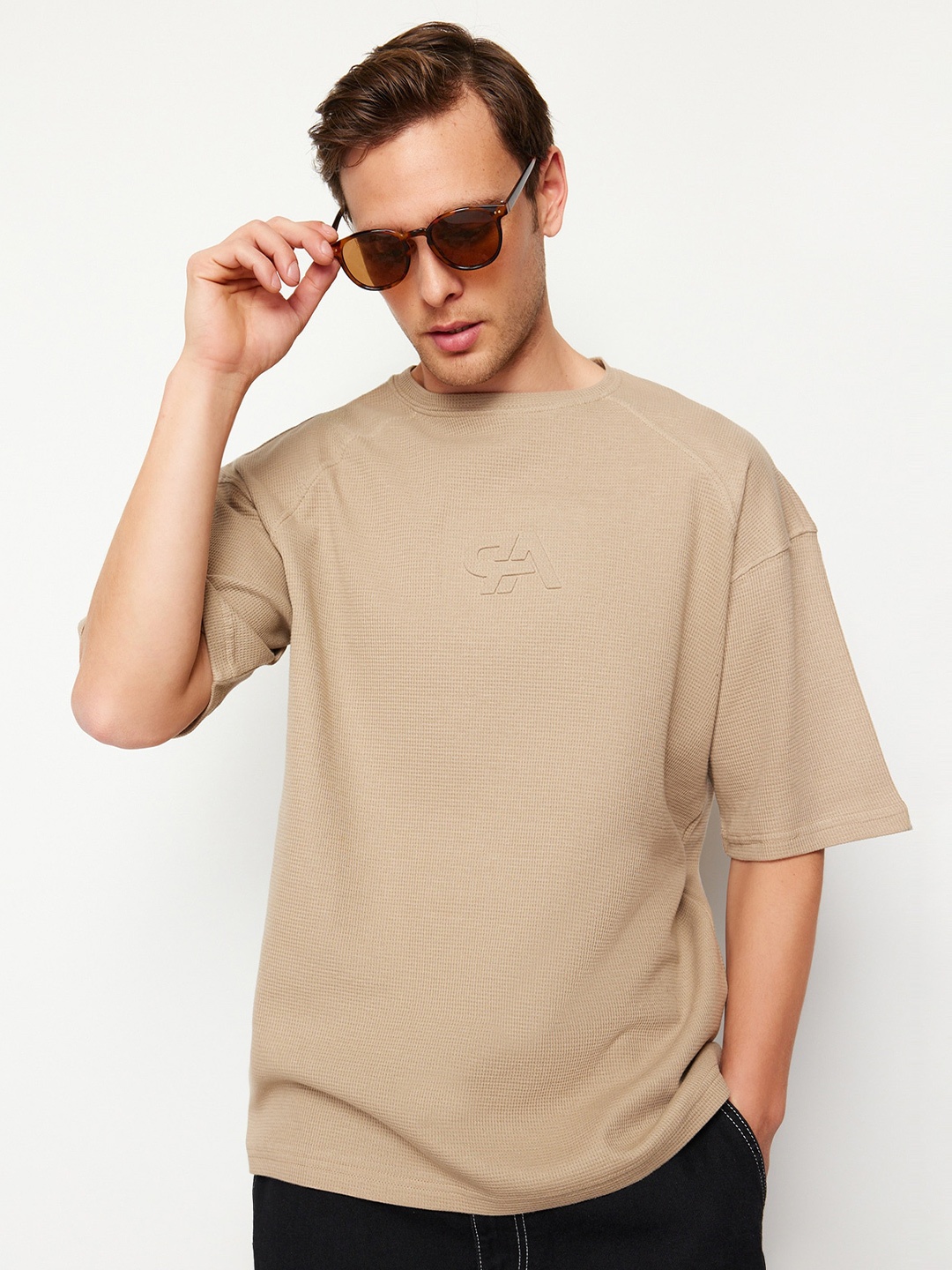 

Trendyol Round Neck Drop-Shoulder Sleeves Casual T-shirt, Brown