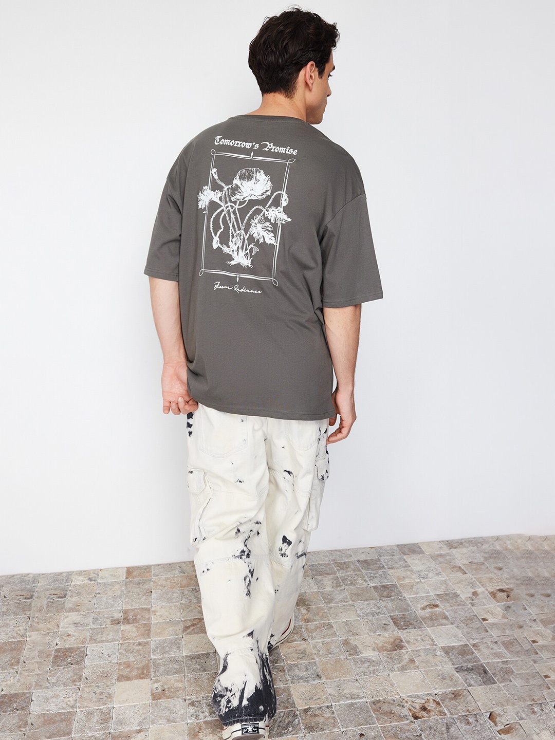 

Trendyol Graphic Printed Drop-Shoulder Sleeves Cotton Casual T-shirt, Grey