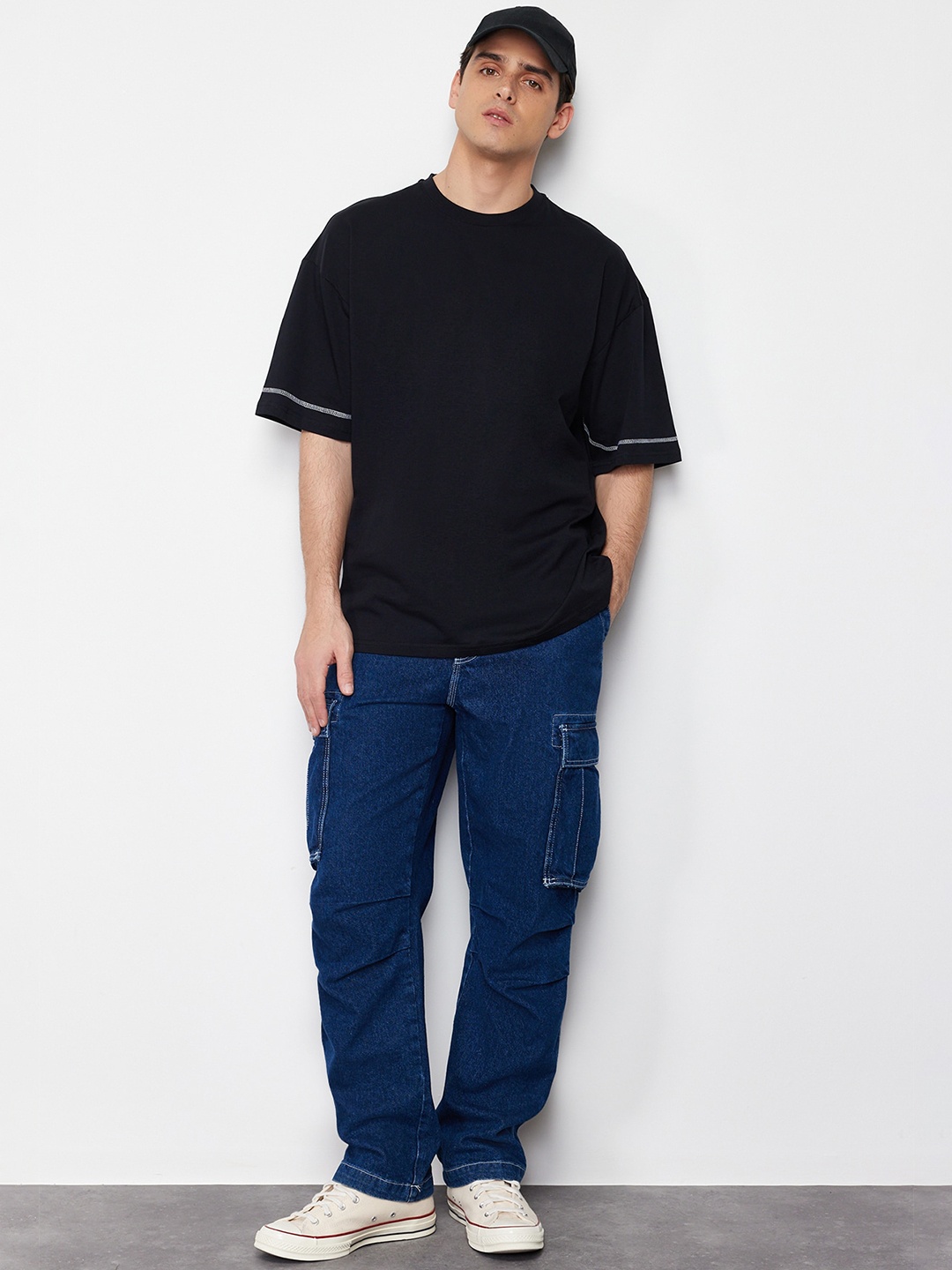 

Trendyol Round Neck Drop-Shoulder Sleeves Cotton T-shirt, Black