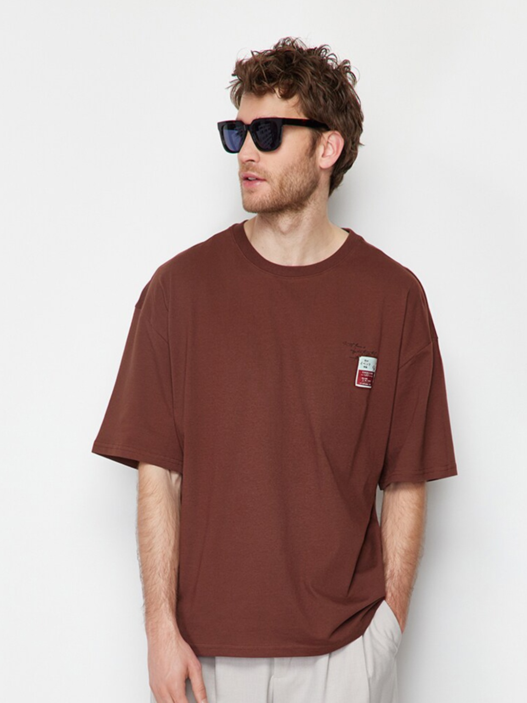 

Trendyol Round Neck Drop-Shoulder Sleeves Cotton T-shirt, Brown