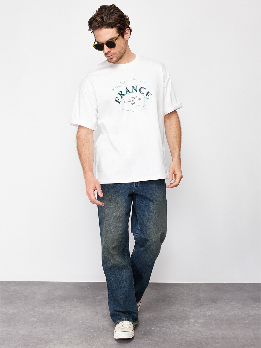 

Trendyol Round Neck Drop Shoulder Sleeves Regular Fit Cotton T-shirt, White