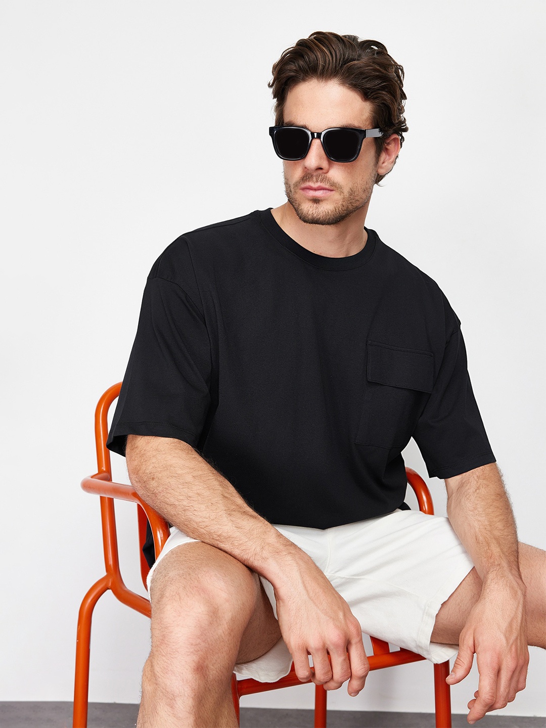 

Trendyol Round Neck Drop Shoulder Sleeves Regular Fit Cotton T-shirt, Black
