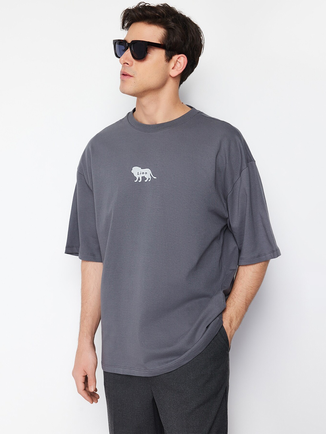 

Trendyol Round Neck Drop-Shoulder sleeves Cotton T-shirt, Grey