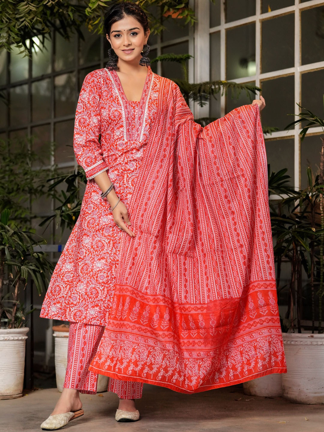 

DORIYA Floral Printed Lace Straight Kurta With Trousers & Dupatta, Red