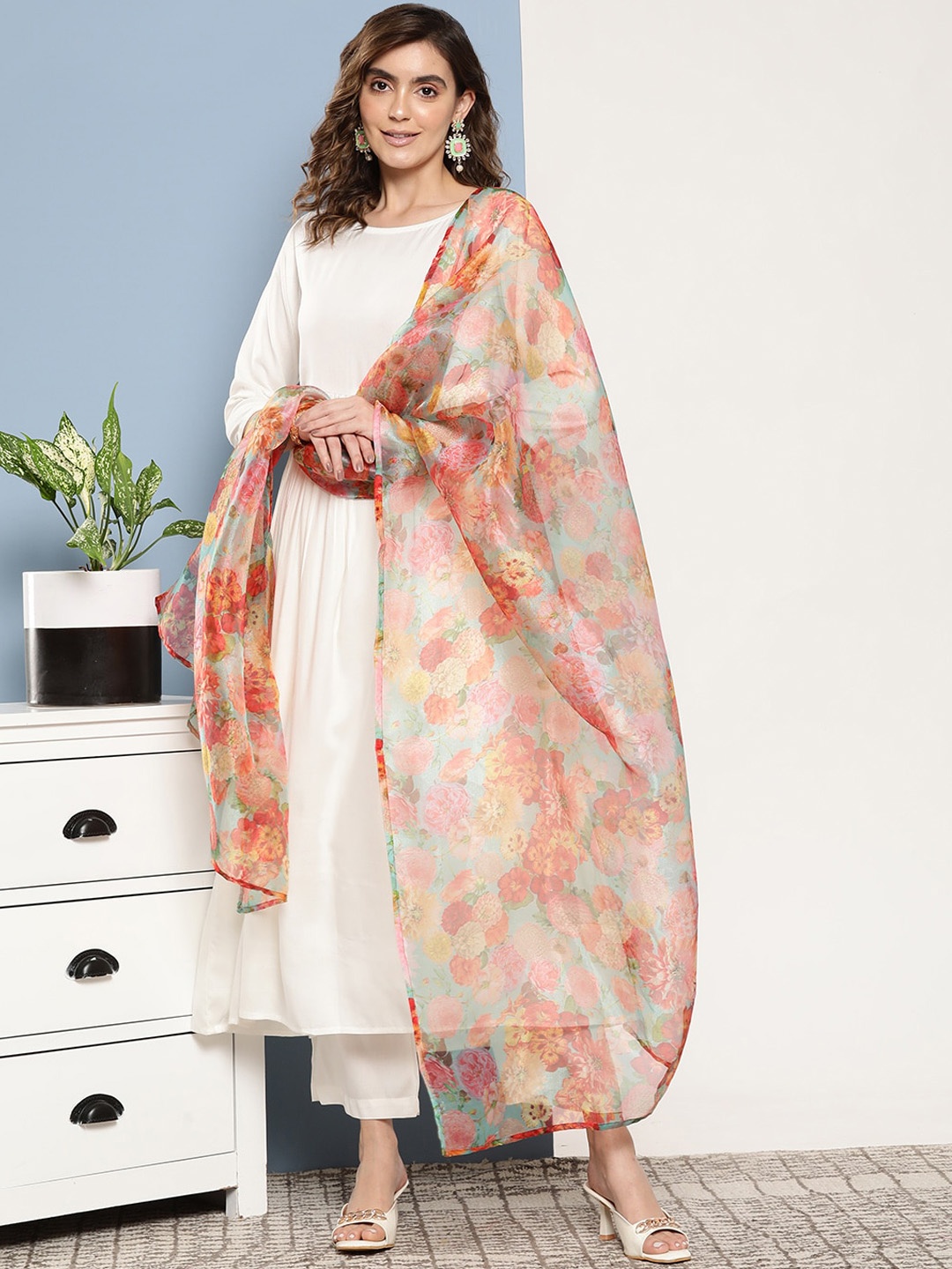 

InWeave Boat Neck Kurta With Trousers & Dupatta, Cream