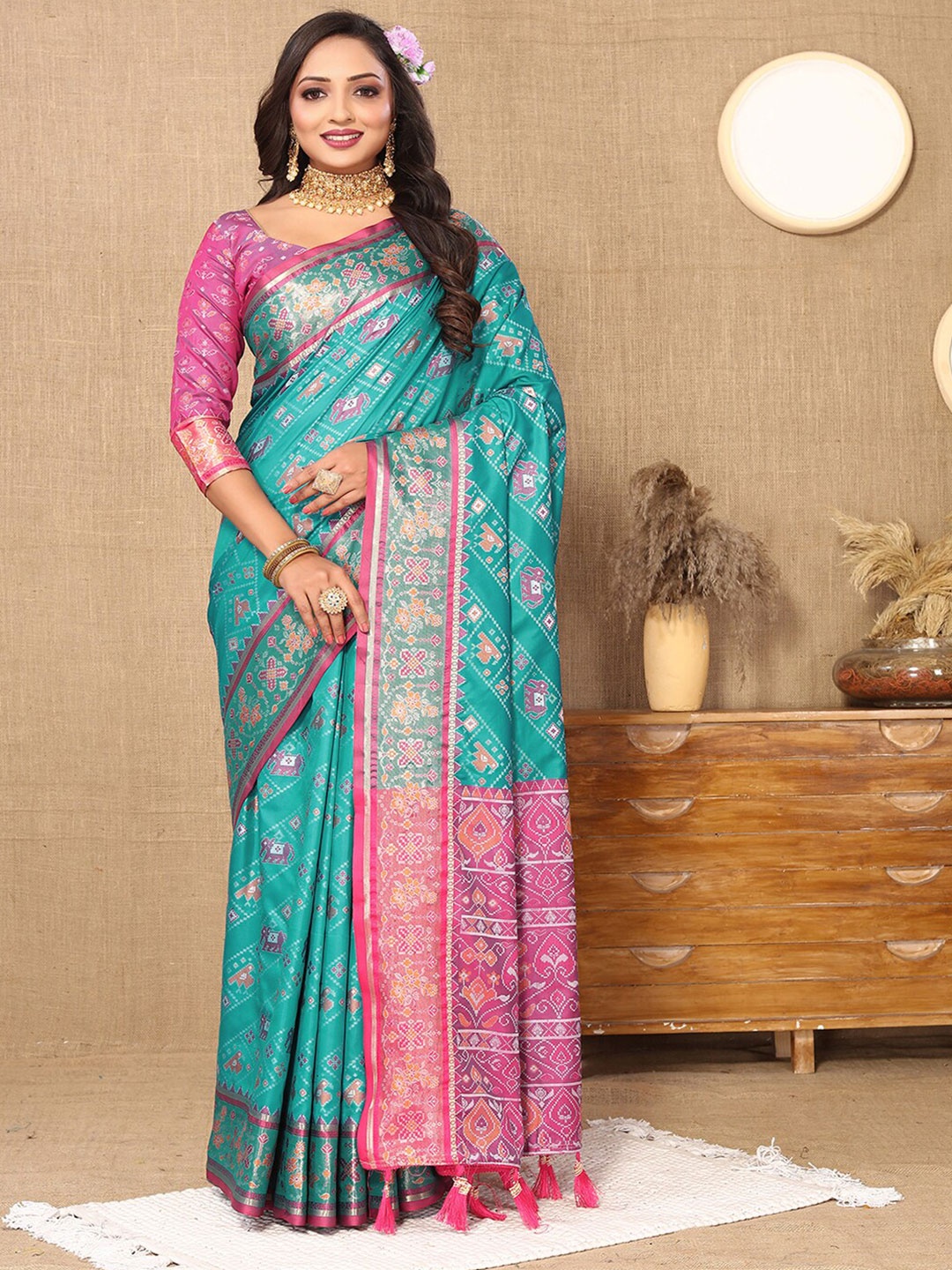 

MARGI DESIGNERS Ethnic Motifs Woven Design Zari Silk Blend Patola Saree, Turquoise blue