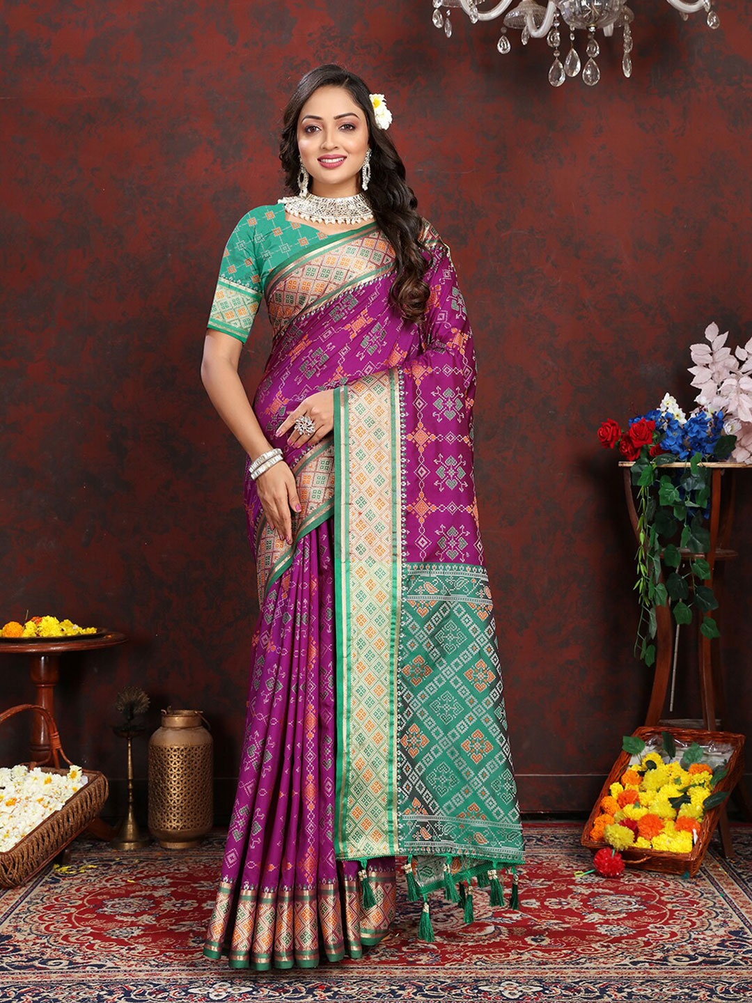 

MARGI DESIGNERS Ethnic Motifs Woven Design Zari Banarasi Saree, Purple