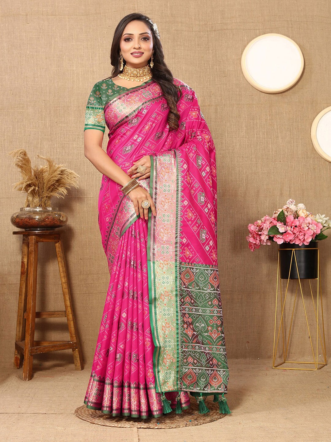 

MARGI DESIGNERS Ethnic Motifs Woven Design Zari Patola Saree, Pink
