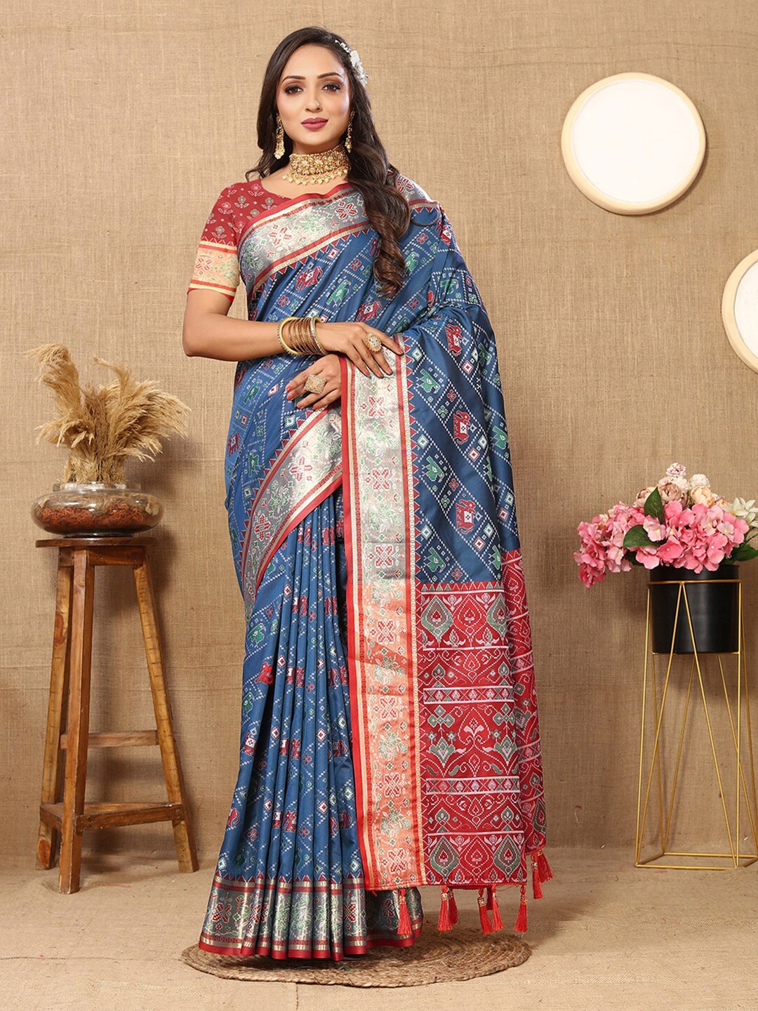 

MARGI DESIGNERS Ethnic Motifs Woven Design Zari Patola Saree, Teal