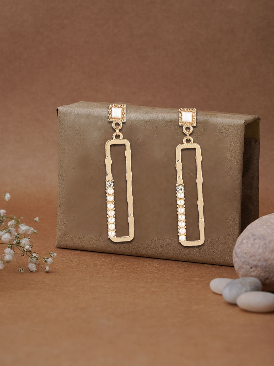 

DressBerry Gold Toned Gold Plated Stone Studded Classic Drop Earrings