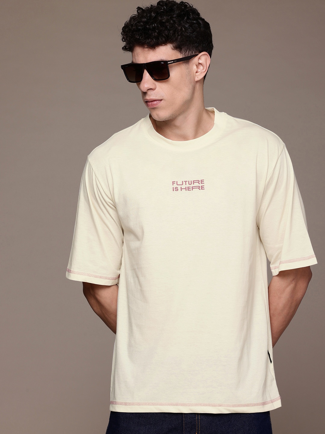 

The Roadster Lifestyle Co. Men Oversized T-shirt, Cream