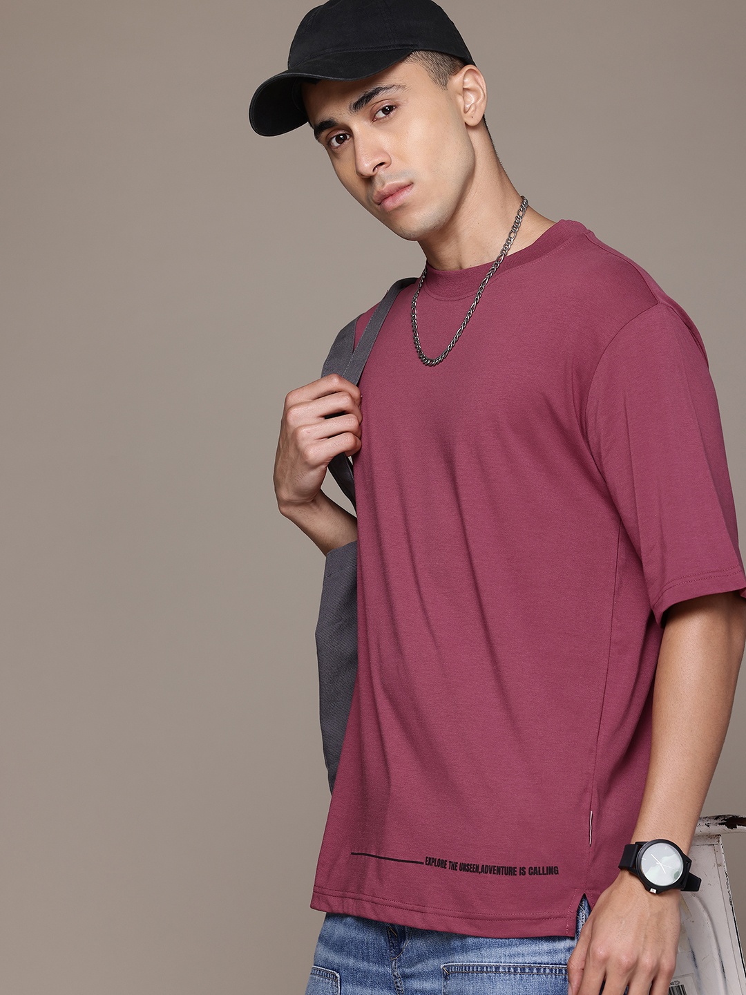 

The Roadster Lifestyle Co. Typography Printed Drop-Shoulder Sleeves T-shirt, Mauve