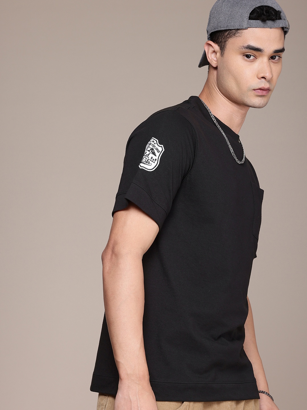 

The Roadster Life Co. Solid Oversized Pocket T-shirt, Black