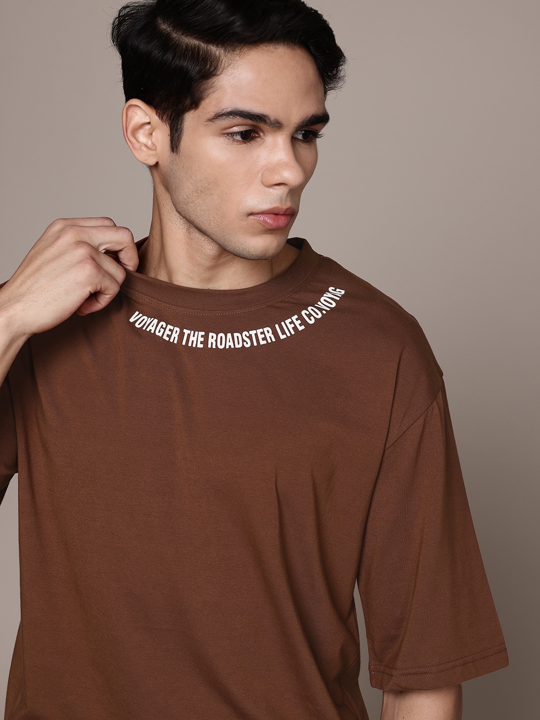 

The Roadster Lifestyle Co. Printed Drop-Shoulder Sleeves Oversized T-Shirt, Brown