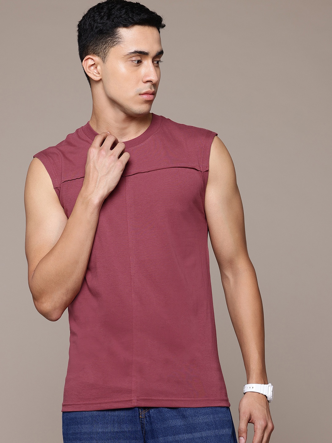 

The Roadster Lifestyle Co. Sleeveless Regular Fit T-shirt, Burgundy