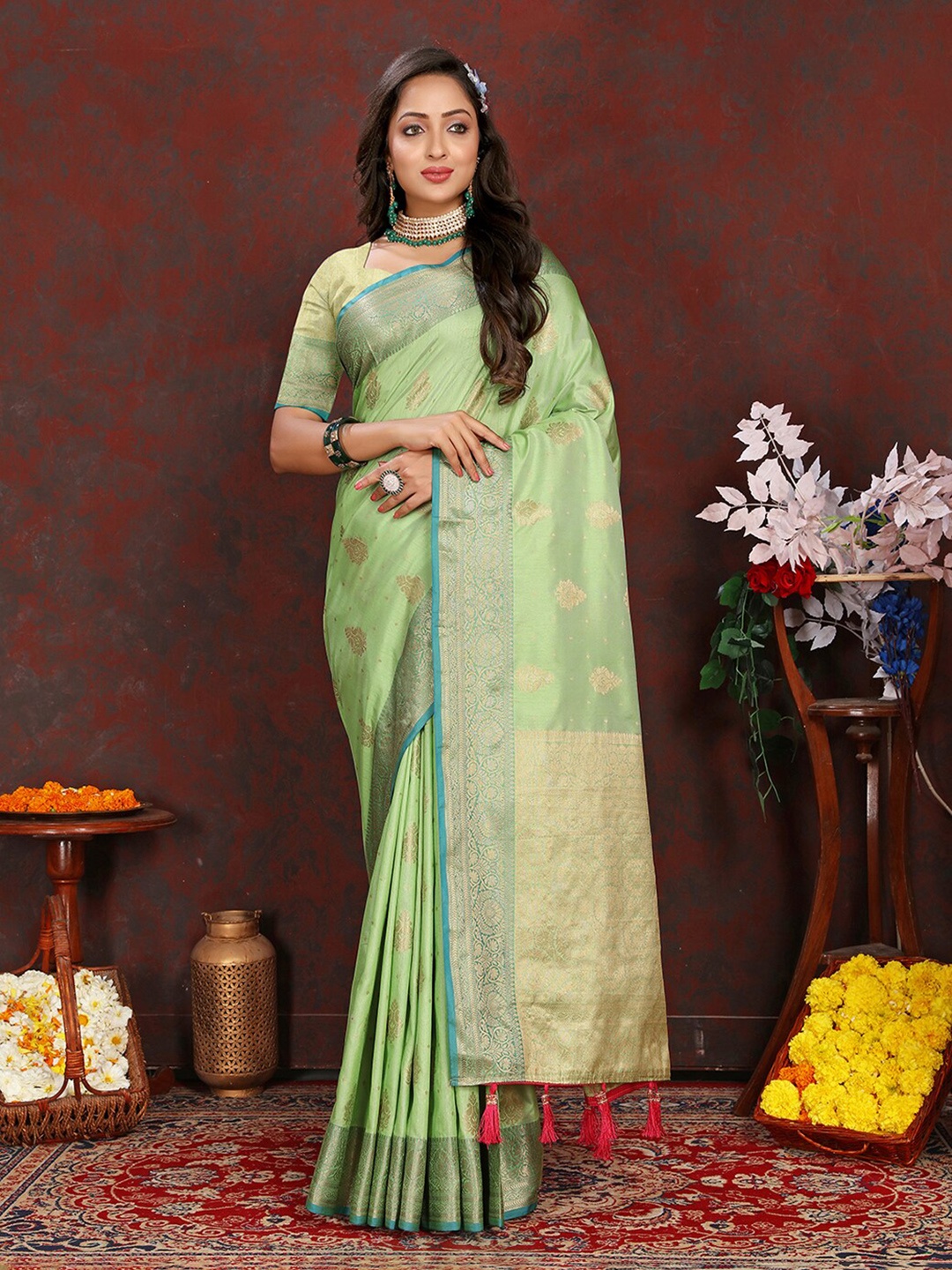 

MARGI DESIGNERS Ethnic Motifs Woven Design Zari Katan Silk Kanjeevaram Saree, Green