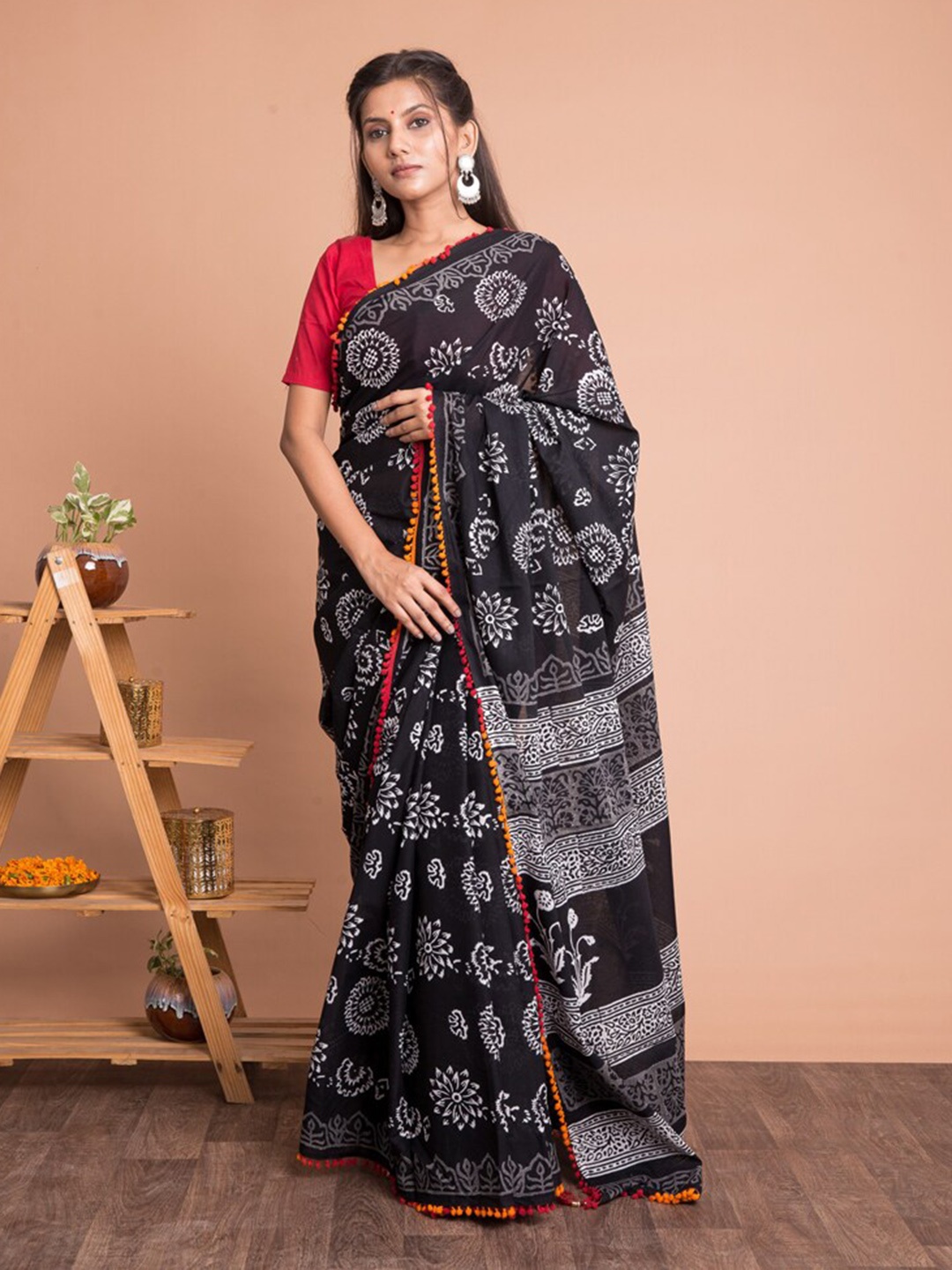 

Kishori Sarees Floral Printed Pure Cotton Saree, Black