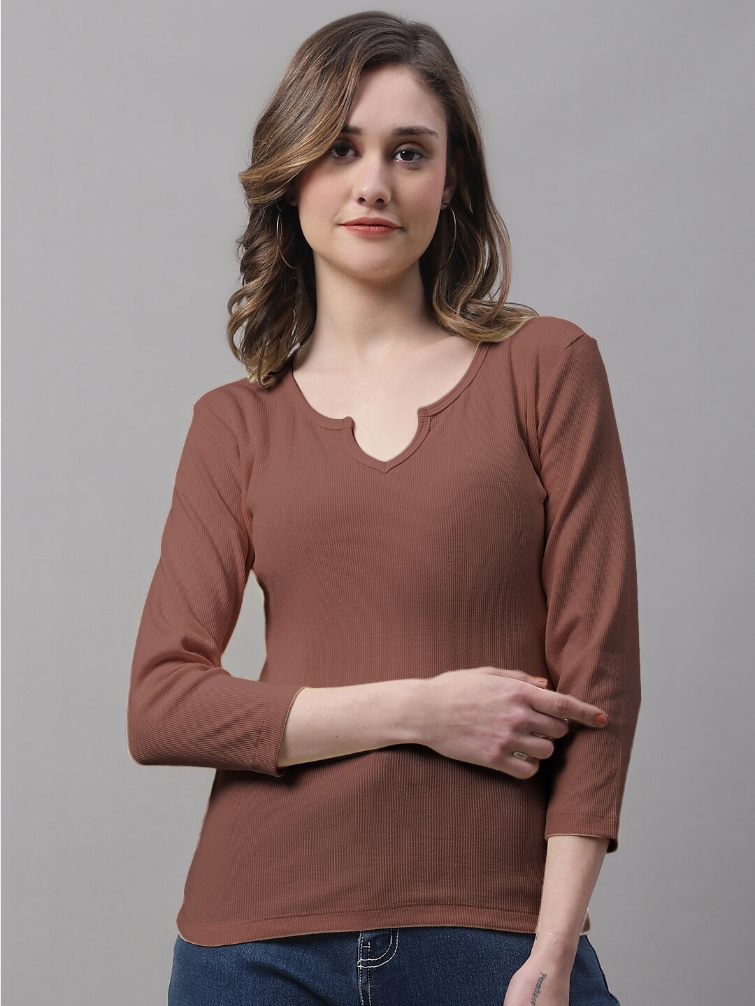 

FBAR Round Neck Three-Quarter Sleeves Top, Brown