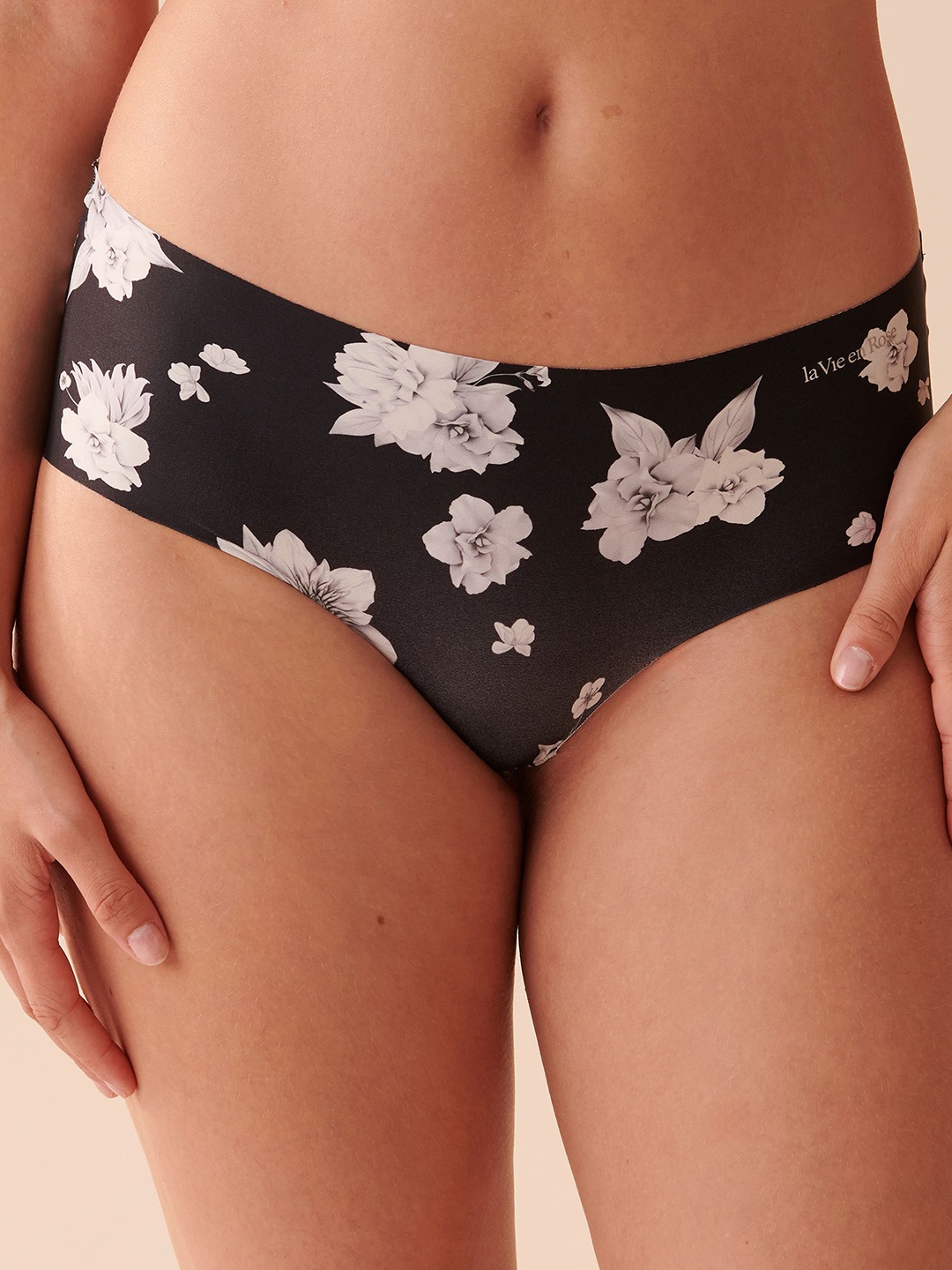 

La Vie en Rose Low-Rise Floral Printed Hipster Briefs, Black