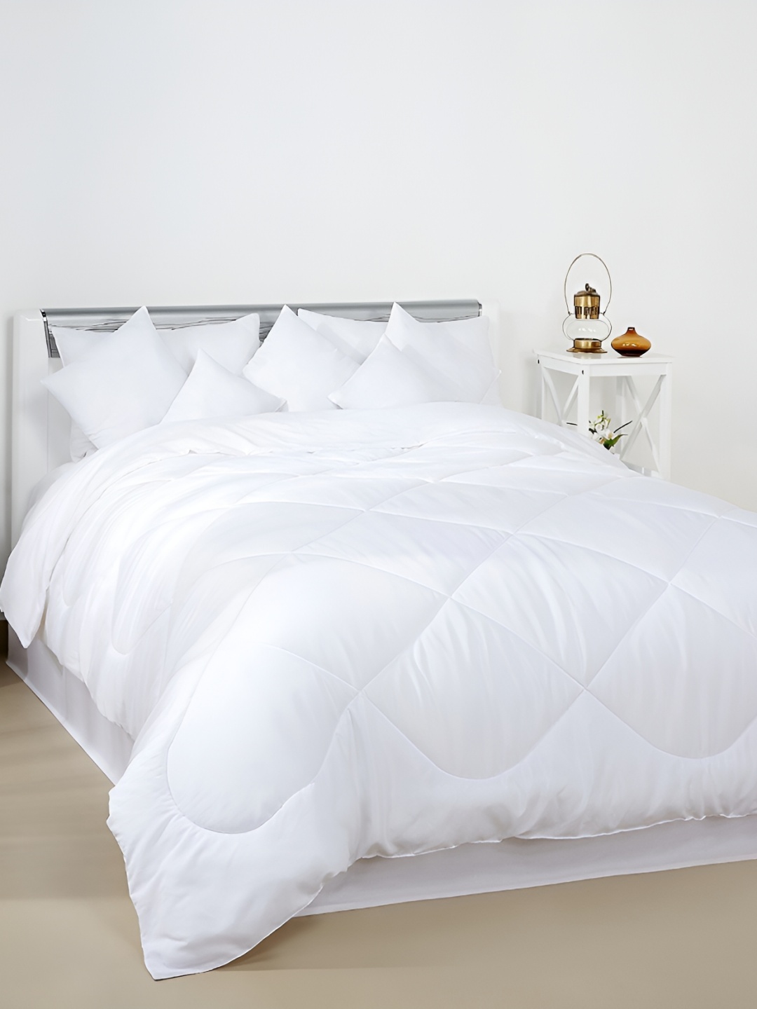 

RF RELAXFEEL White Geometric Heavy Winter 150 GSM Double Bed Comforter