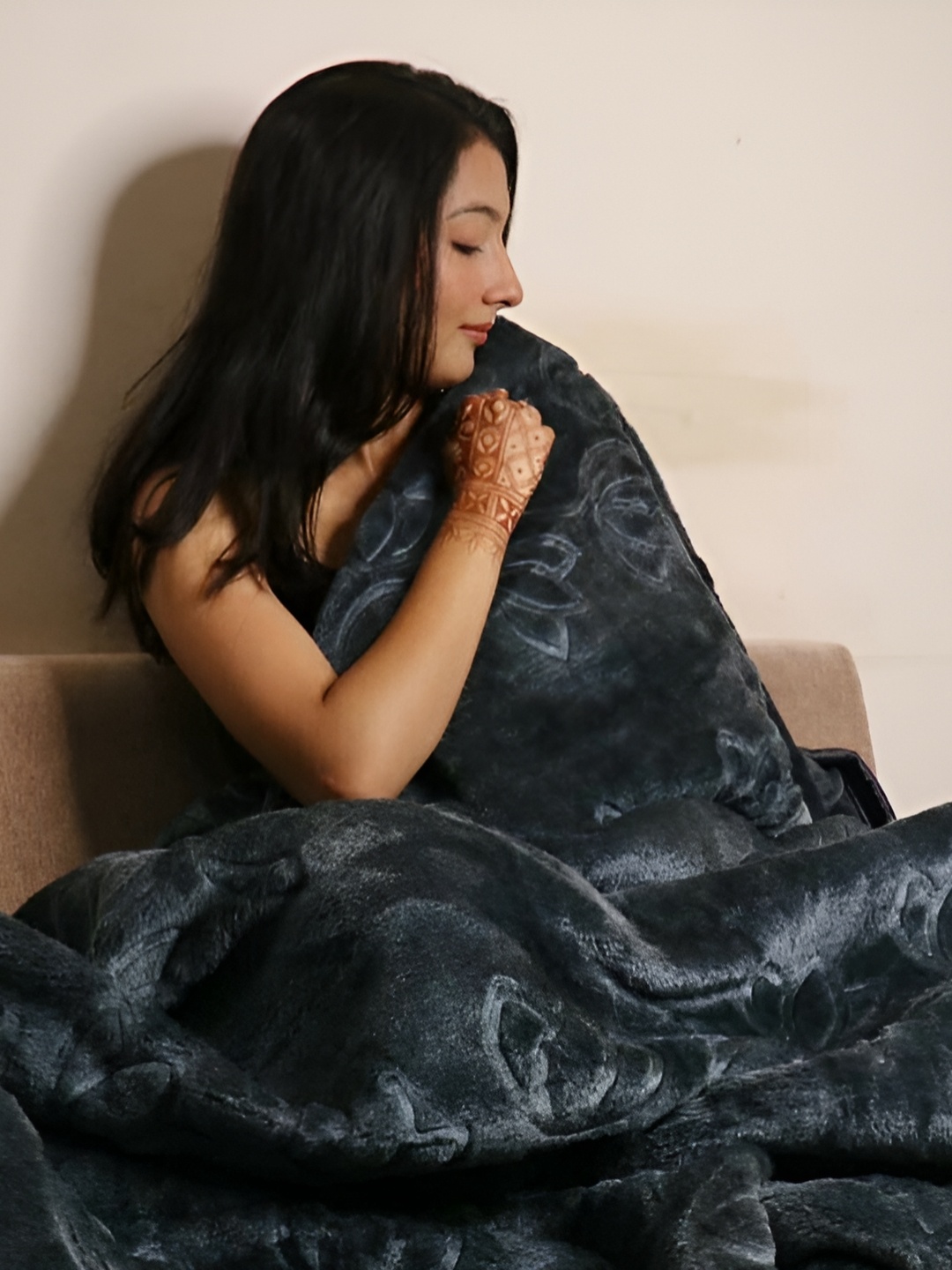 RF RELAXFEEL Grey Ethnic Motifs Heavy Winter 500 GSM Double Bed Blanket