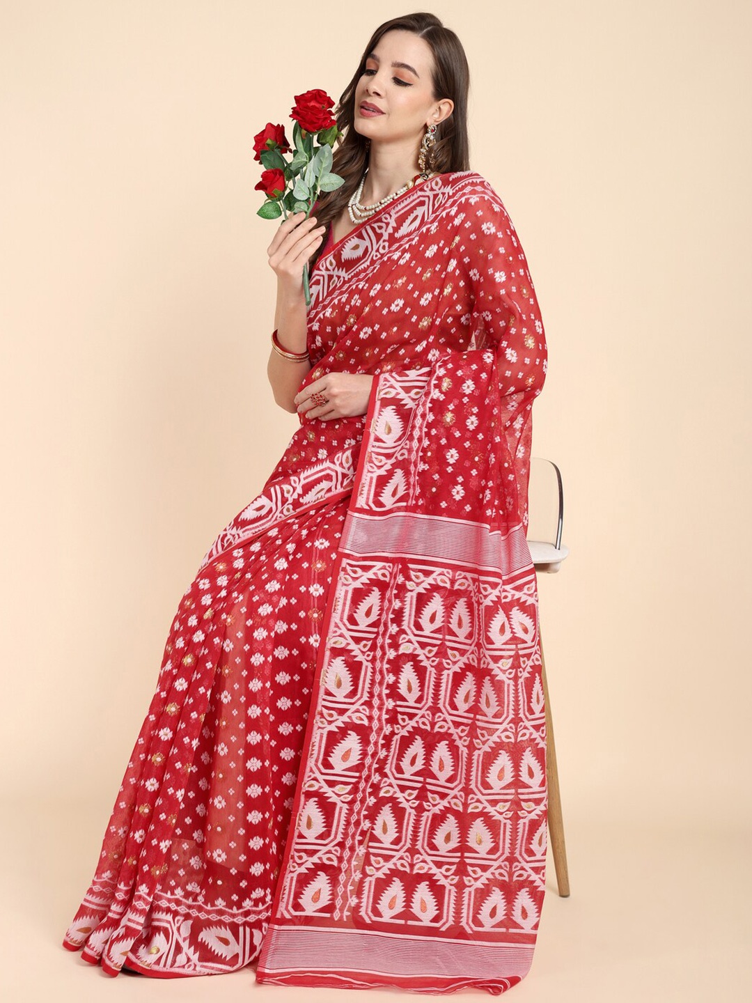 

Bong ButiQ Ethnic Motifs Jamdani Saree, Red
