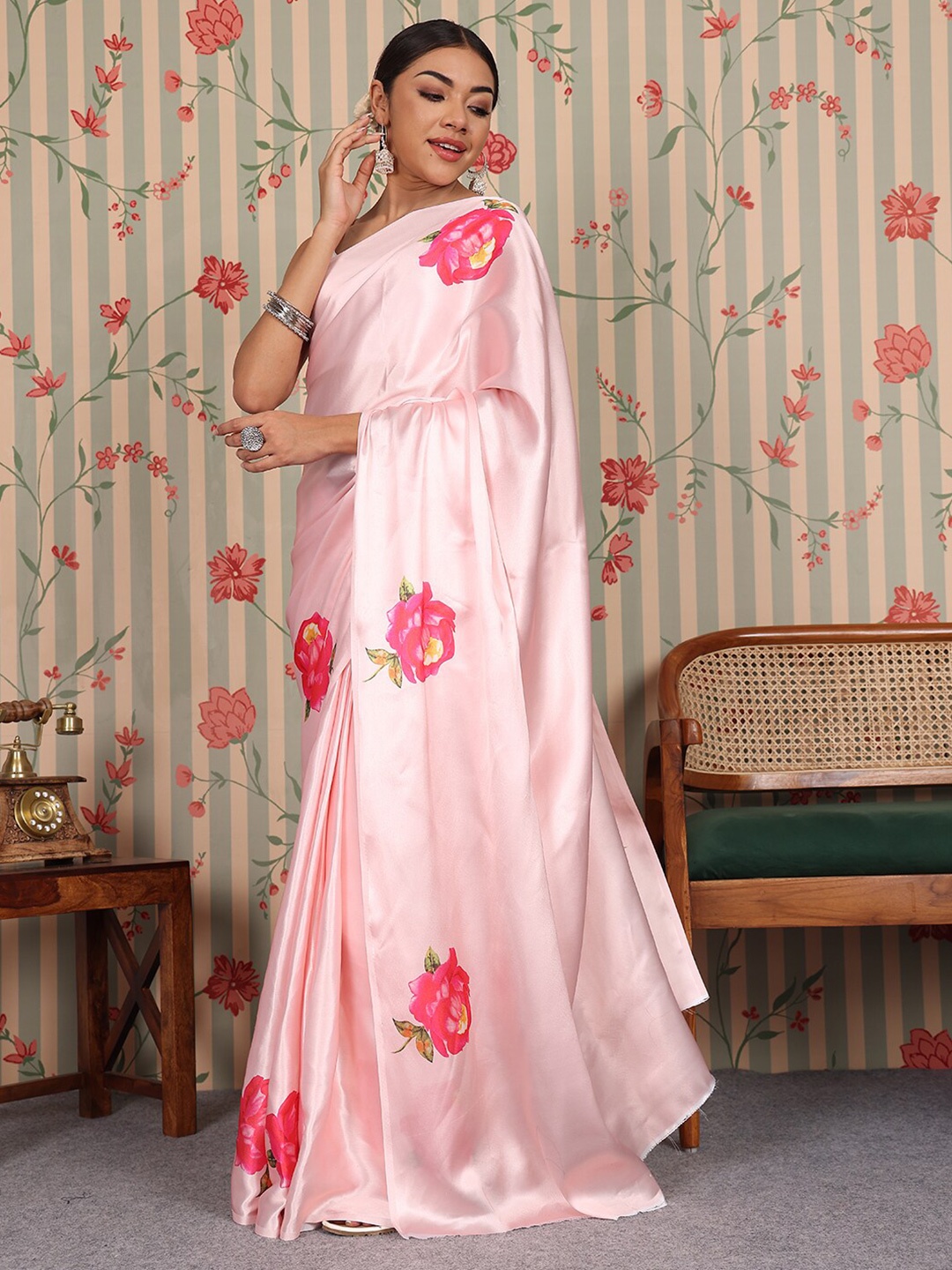 

Ode by House of Pataudi Floral Printed Satin Saree, Pink