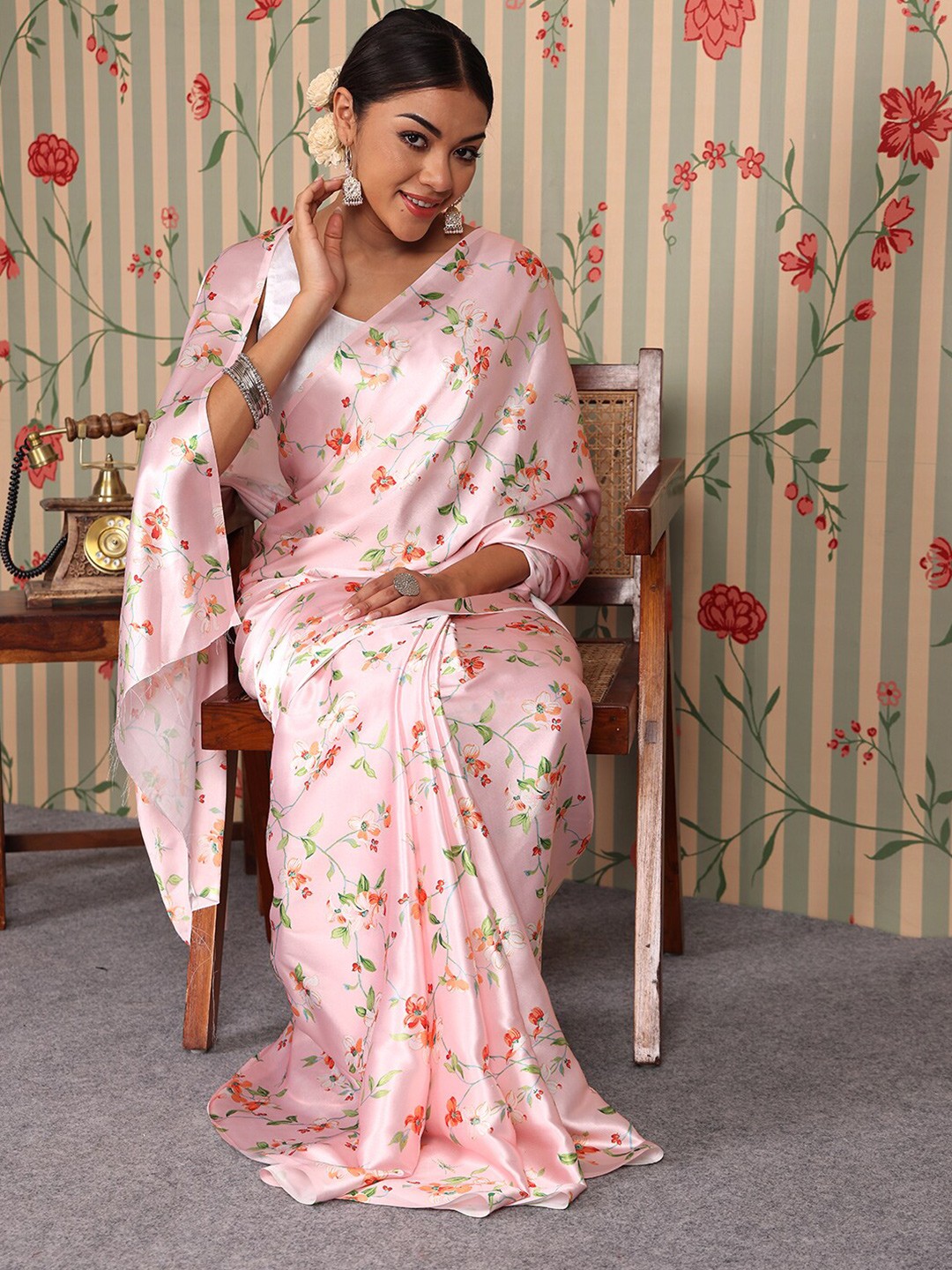 

Ode by House of Pataudi Floral Printed Satin Saree, Peach