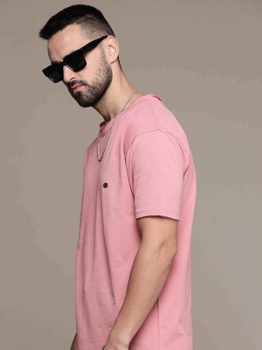 

Roadster Men Solid Regular Fit T-shirt, Pink
