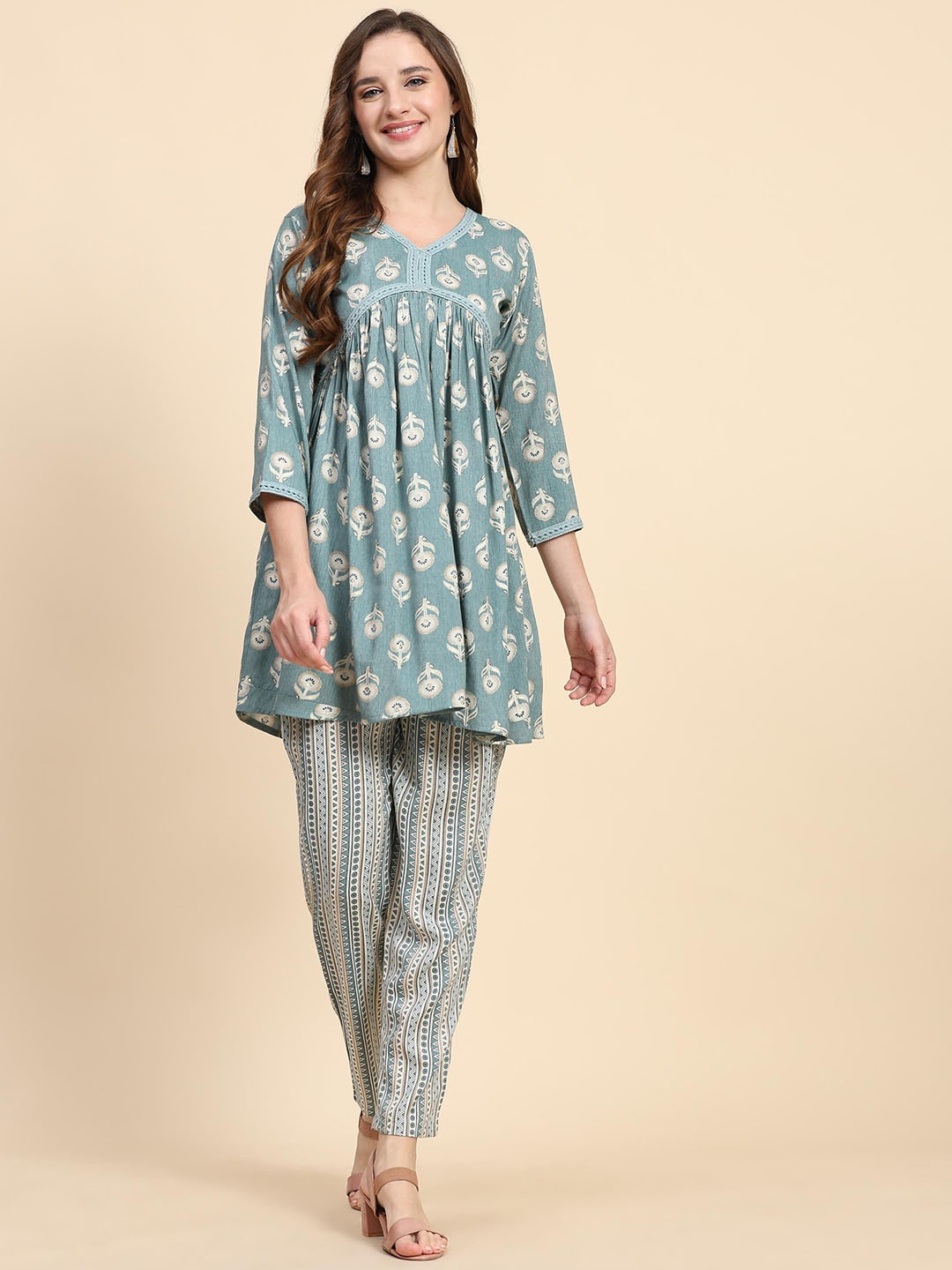 

Trendmalls Printed V-Neck Three-Quarter Sleeves Top With Trouser, Sea green