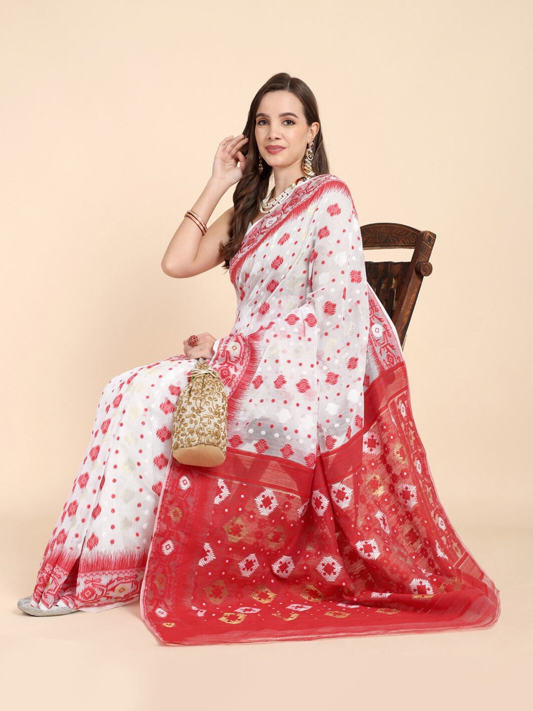 

Bong ButiQ Floral Woven Design Jamdani Saree, White