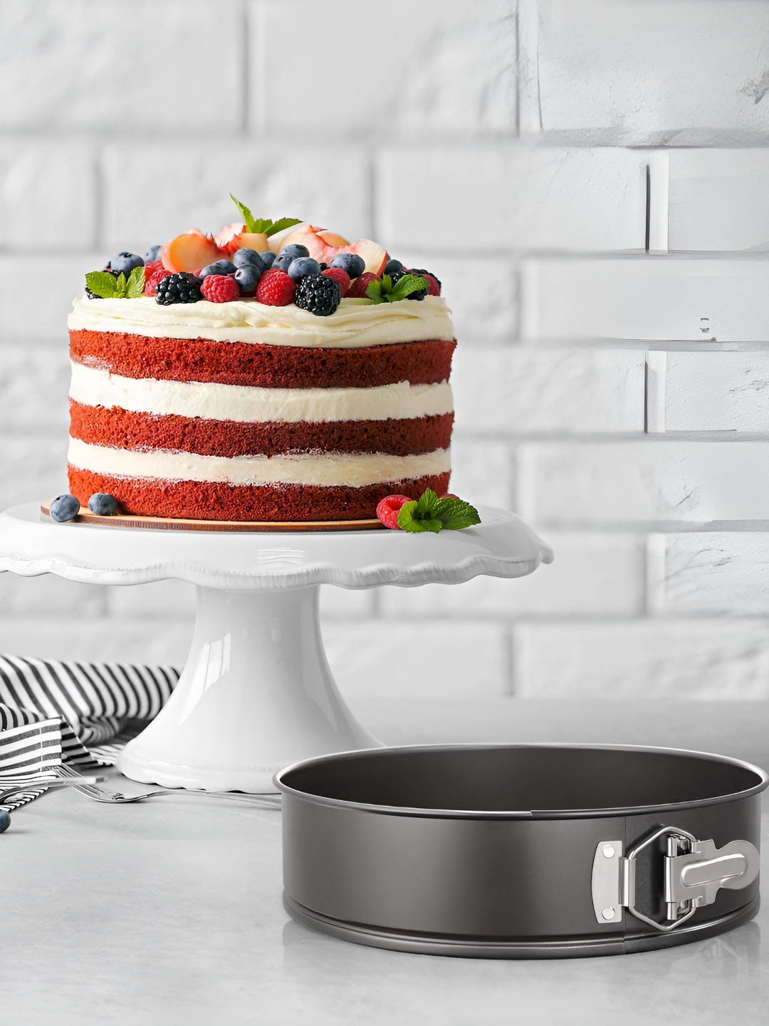 

ZEVORA Black Round Cake Tin Mould