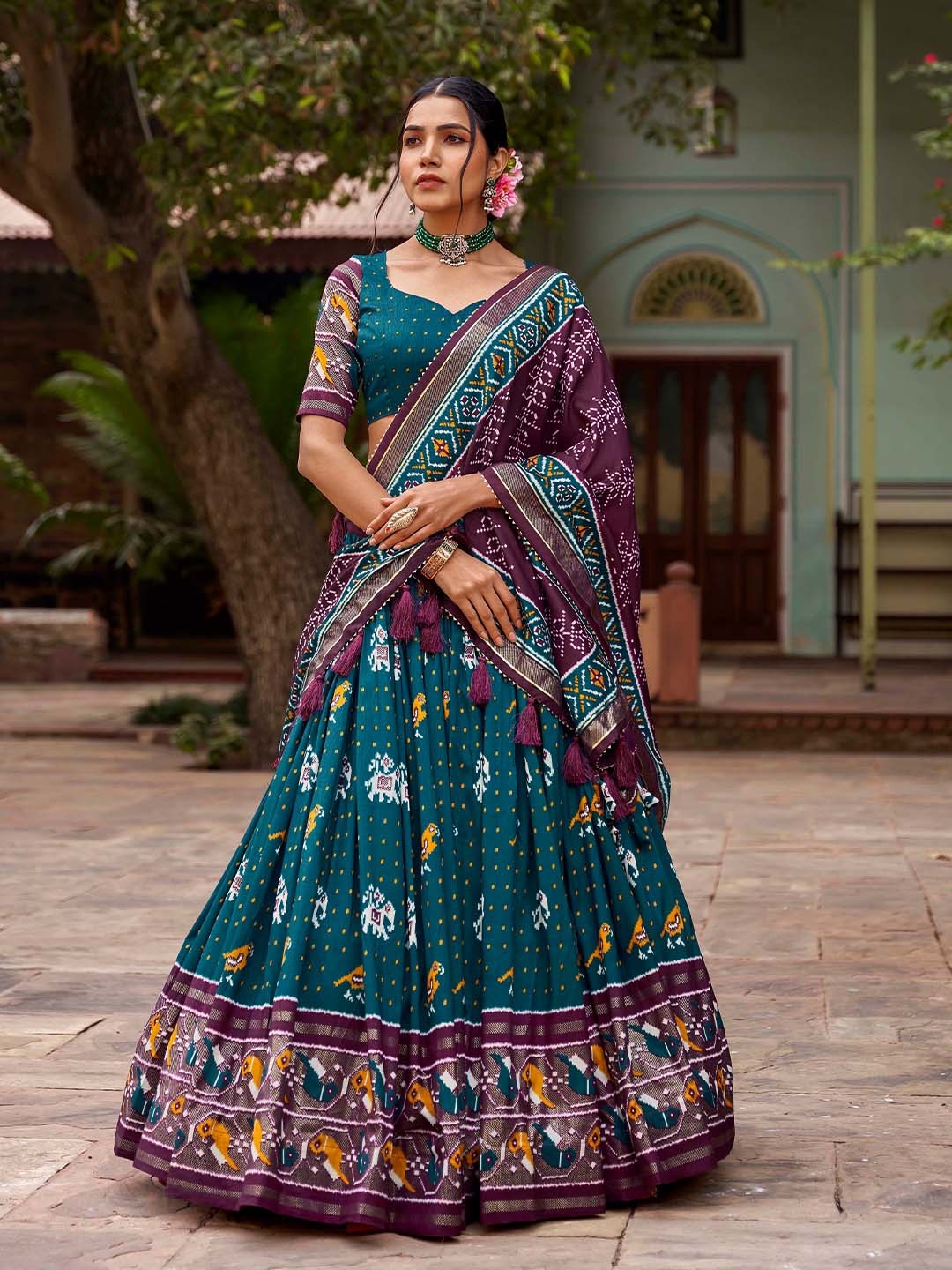 

LOOKNBOOK ART Printed Foil Print Semi-Stitched Lehenga & Unstitched Blouse With Dupatta, Teal