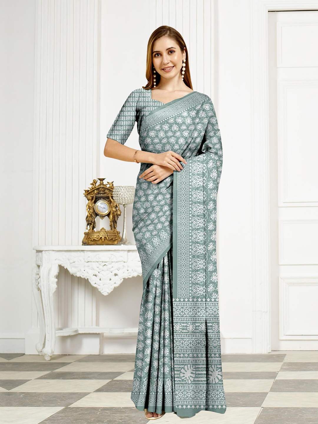 

Fevinaa Batik Printed Leheriya Saree, Turquoise blue