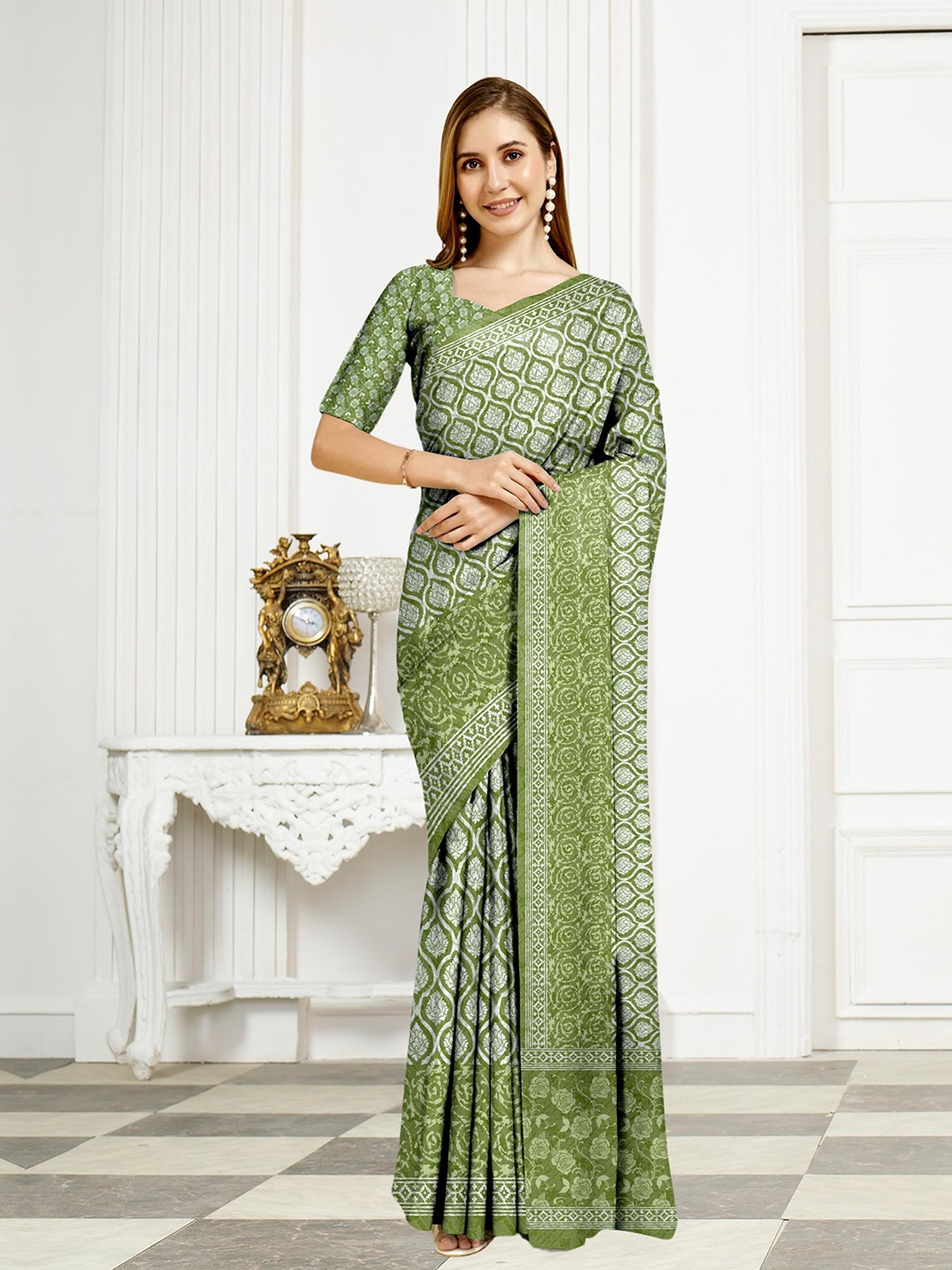

Fevinaa Batik Printed Leheriya Saree, Lime green