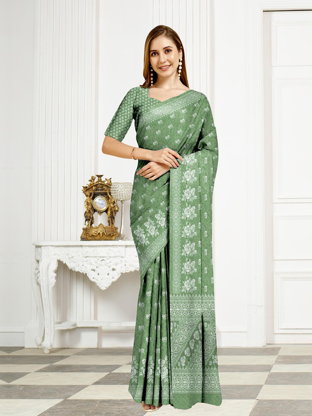 

Fevinaa Batik Printed Silk Cotton Leheriya Saree, Green