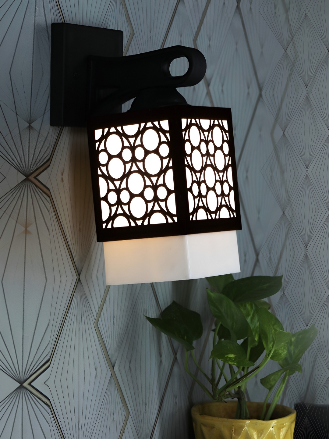 

1ST TIME White & Black Textured Wooden Contemporary Square Shaped Wall Lamp