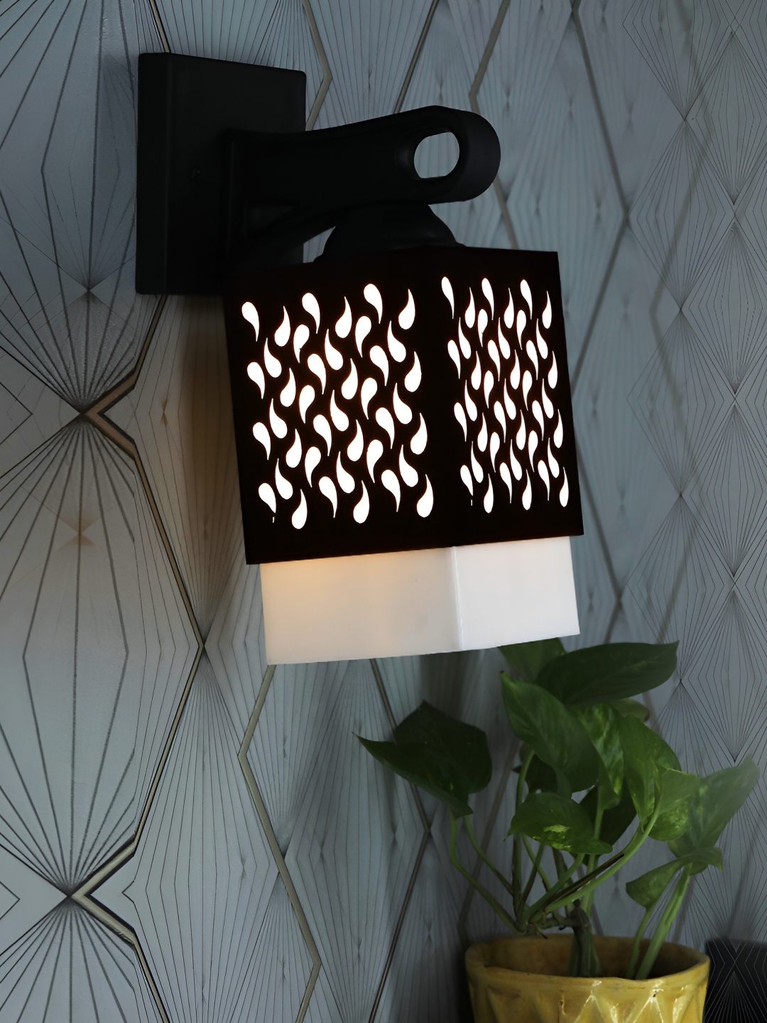 

1ST TIME White & Black Textured Wooden Contemporary Square Shaped Wall Lamp