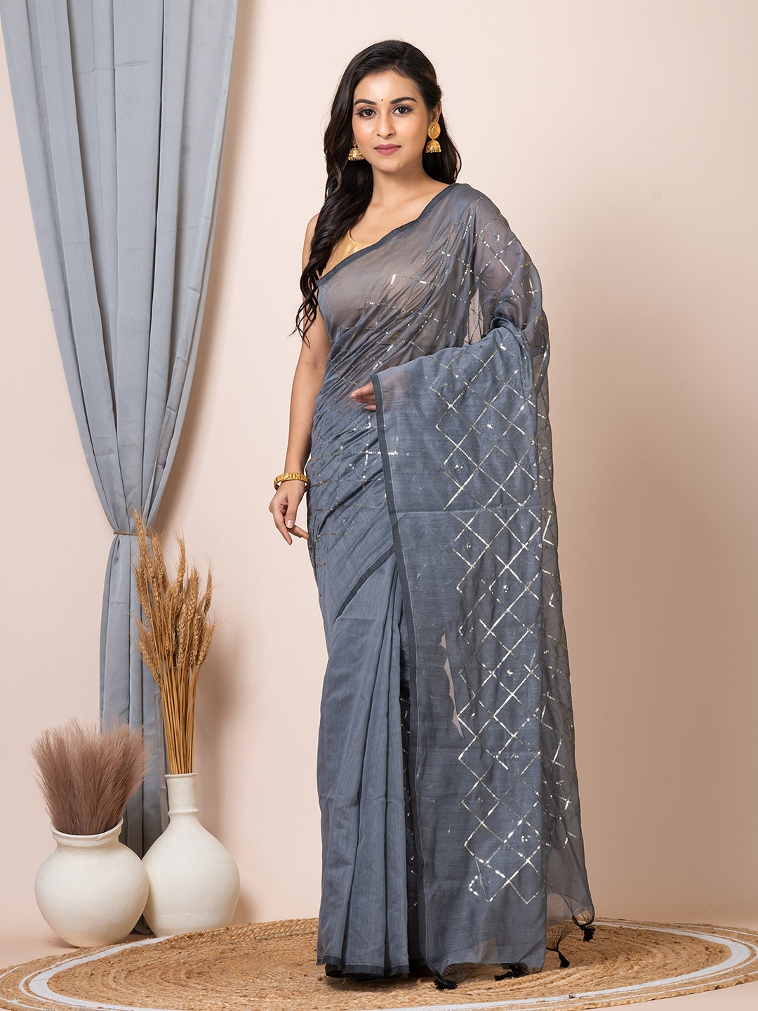 

HOUSE OF ARLI Sequinned Embellished Saree, Grey