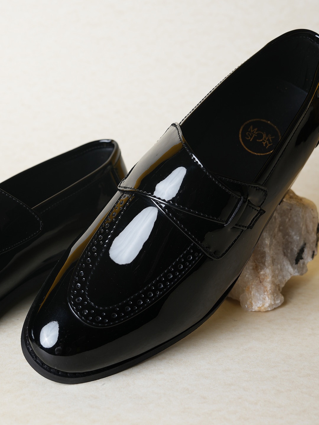 

MONKSTORY Men Textured Brogues, Black